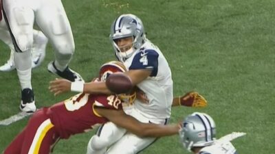 Dak Prescott hand