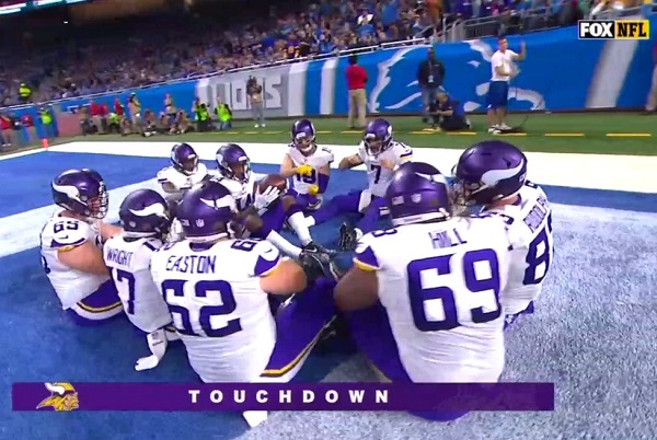 Vikings enjoy Thanksgiving feast during touchdown celebration