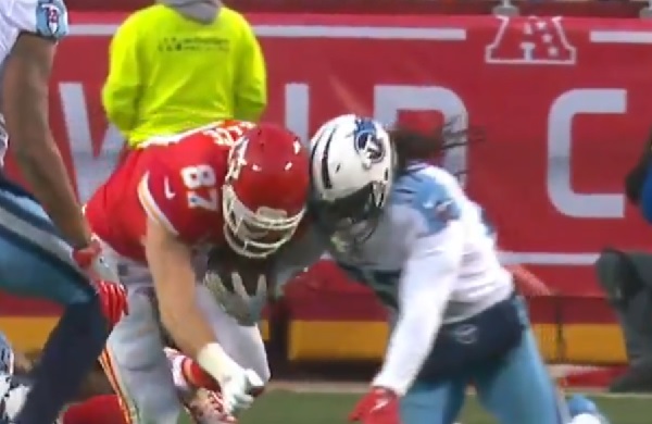 Travis Kelce suffers injury after helmet-to-helmet hit (Video)