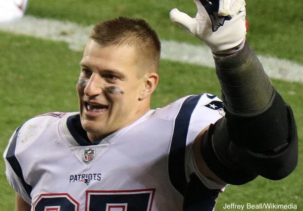 Rob Gronkowski's girlfriend believes tight end will play again