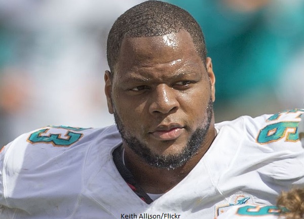 Ndamukong Suh makes embarrassing fashion faux pas with new Bucs jersey