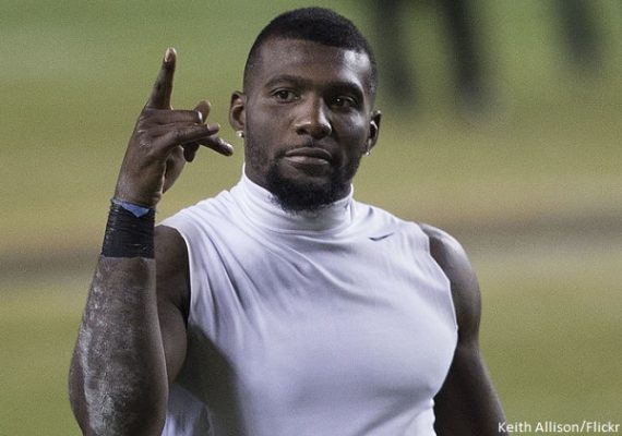 Dez Bryant pays tribute to Kobe Bryant before Ravens debut