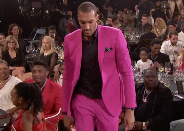 Fans react to Rudy Gobert's hot pink suit | Larry Brown Sports