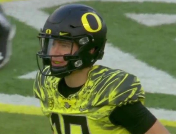 Justin Herbert of Oregon Ducks announces he will return for senior season -  ESPN