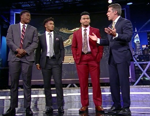 Tua Tagovailoa wears all-red suit to Heisman ceremony