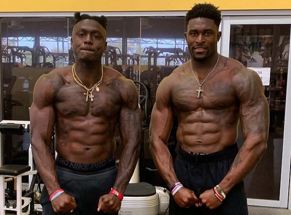 NFL: DK Metcalf warms up SHIRTLESS in below 10 degrees in Kansas City