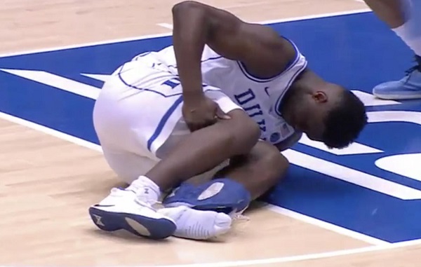 Zion Williamson's shoe completely falls 