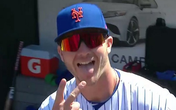 Mets' Pete Alonso snaps his bat after strikeout vs. Yankees