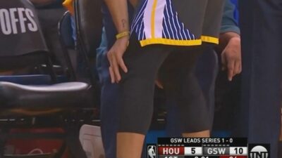 Steph Curry finger injury