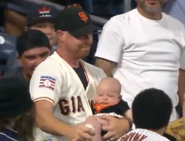 Phillies fan expertly catches home run ball while holding his baby