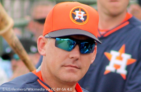 Ex-manager A.J. Hinch says he's not aware of Astros wearing buzzers