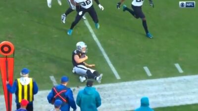 Derek Carr slide