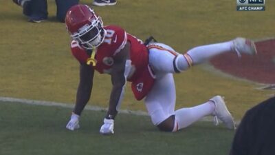 Tyreek Hill dog pee