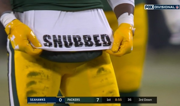 Packers rusher Za'Darius Smith flashes 'Snubbed' T-shirt after sack