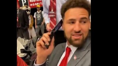 Klay Thompson flip phone