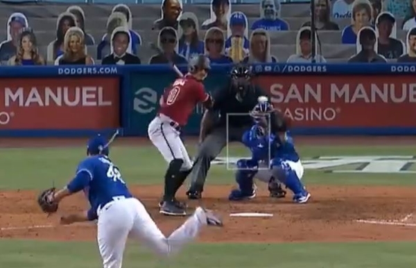 Dodgers' Brusdar Graterol goes viral for unlikely catch on mound