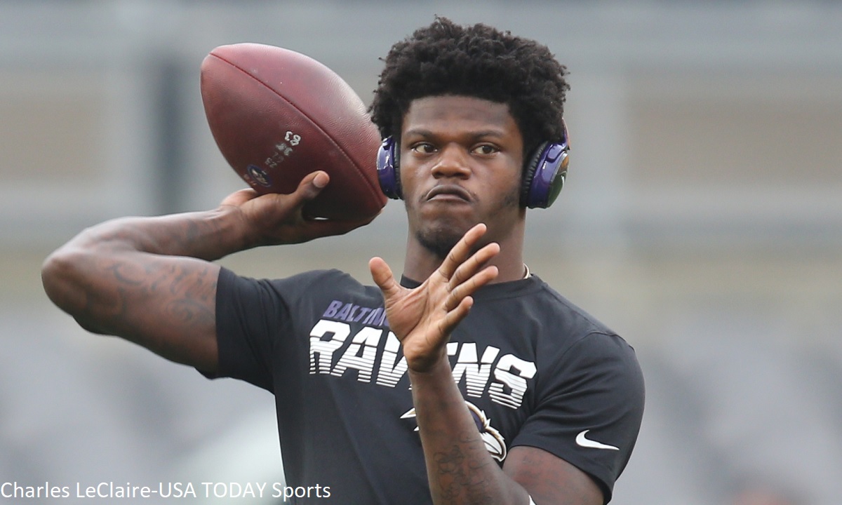 Lamar Jackson has awesome reaction to Louisville jersey retirement