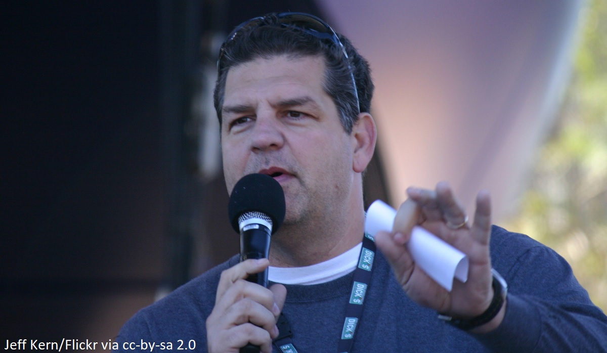 Report: Mike Golic to call games with Dave Pasch, will not travel