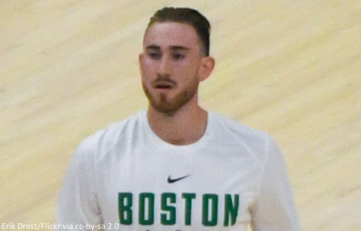 Gordon Hayward agrees to four-year contract with Hornets