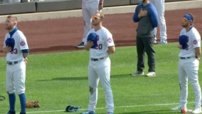 Mets Tom Seaver knee dirt
