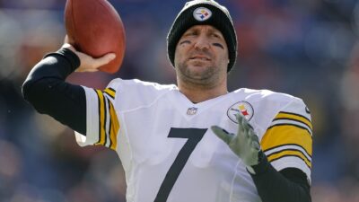 Ben Roethlisberger throwing a ball