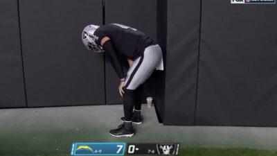 Derek Carr groin