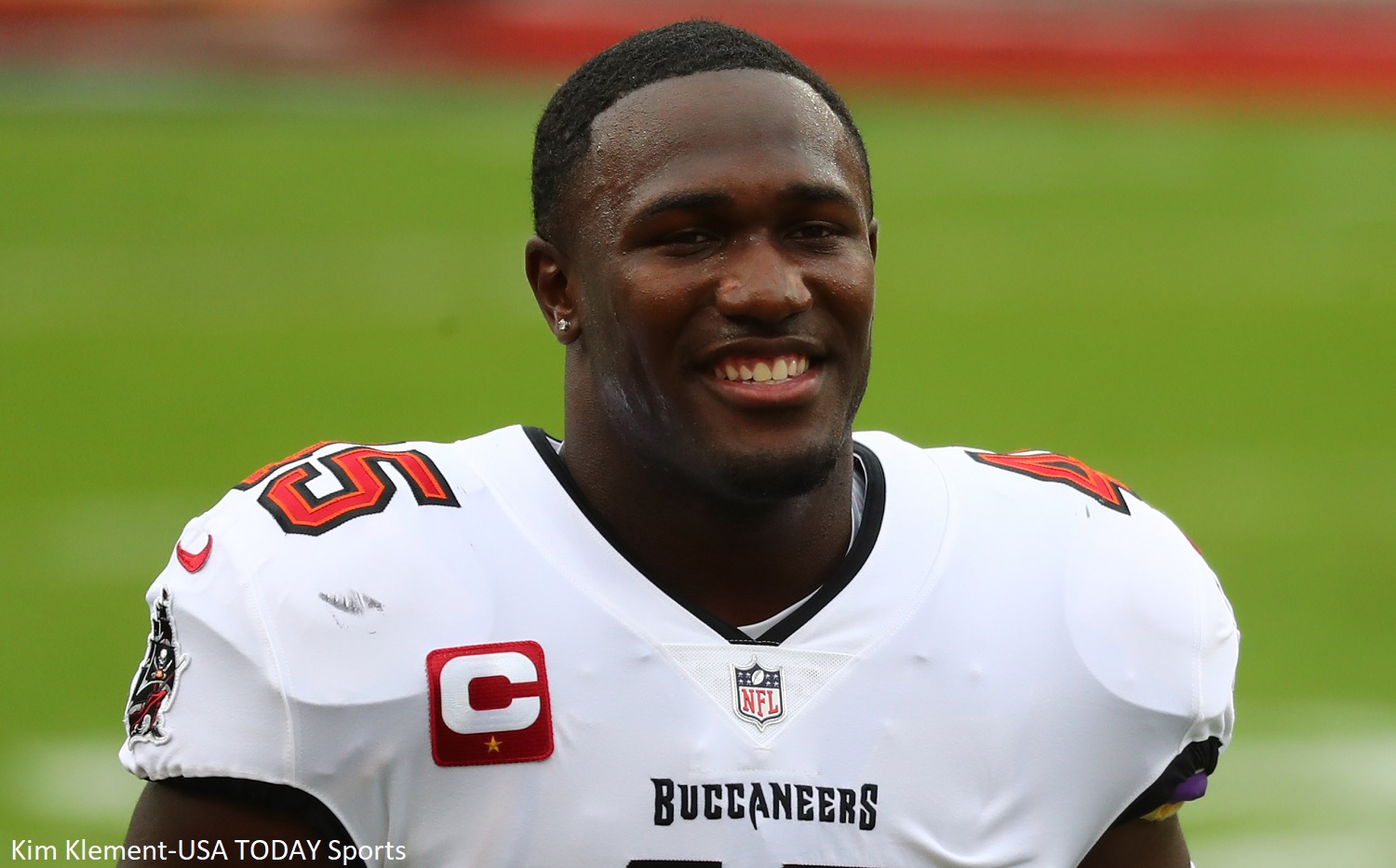 Devin White was so thrilled about teammate Lavonte David re-signing