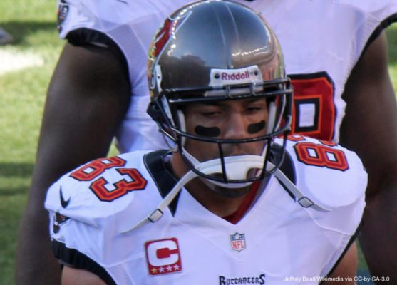 Chargers and Buccaneers pay tribute to Vincent Jackson