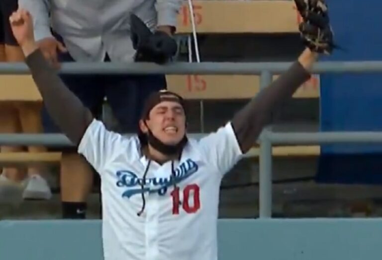Video Dodgers fan catches two home run balls in same game