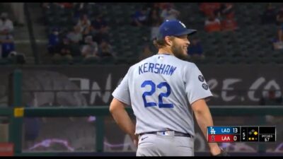 Clayton Kershaw bunt reaction