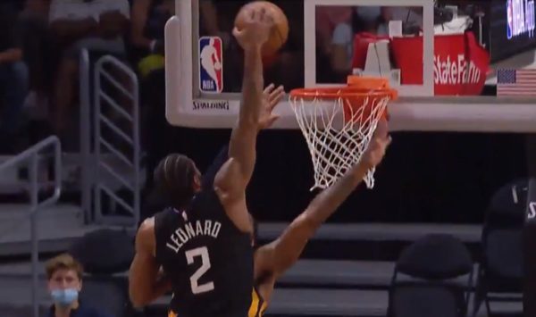 Kawhi Leonard Derrick FAvors dunk