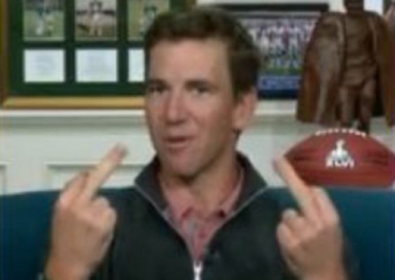 Eli Manning double bird