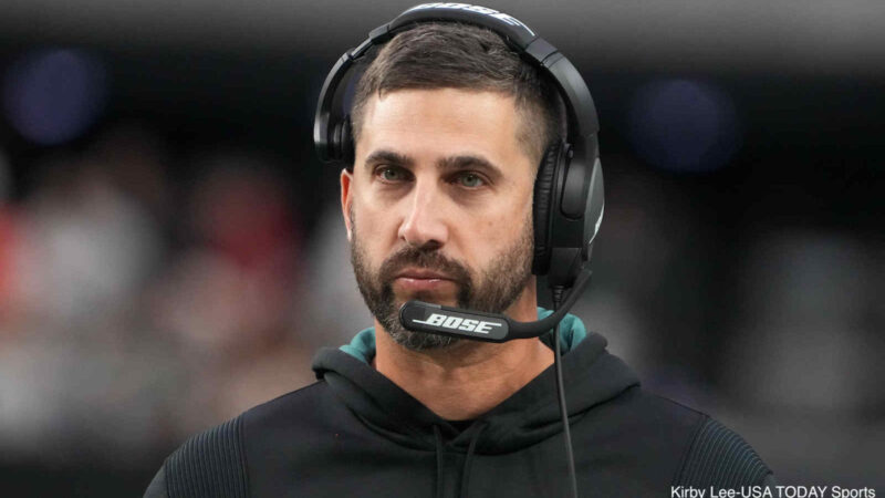 Nick Sirianni coaches a game