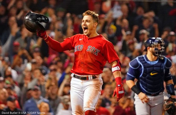 Enrique Hernandez celebrates his RBI