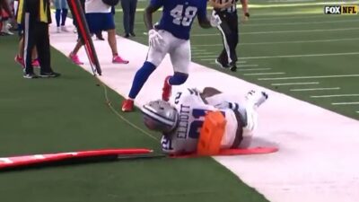 Ezekiel Elliott lands on pylon
