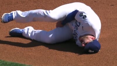 Max Muncy wrist injury