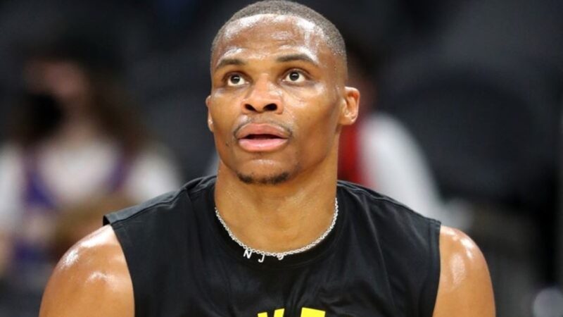 Russell Westbrook warming up