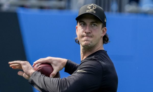 Trevor Siemian warming up