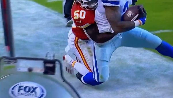 Ezekiel Elliott suffers an ankle injury