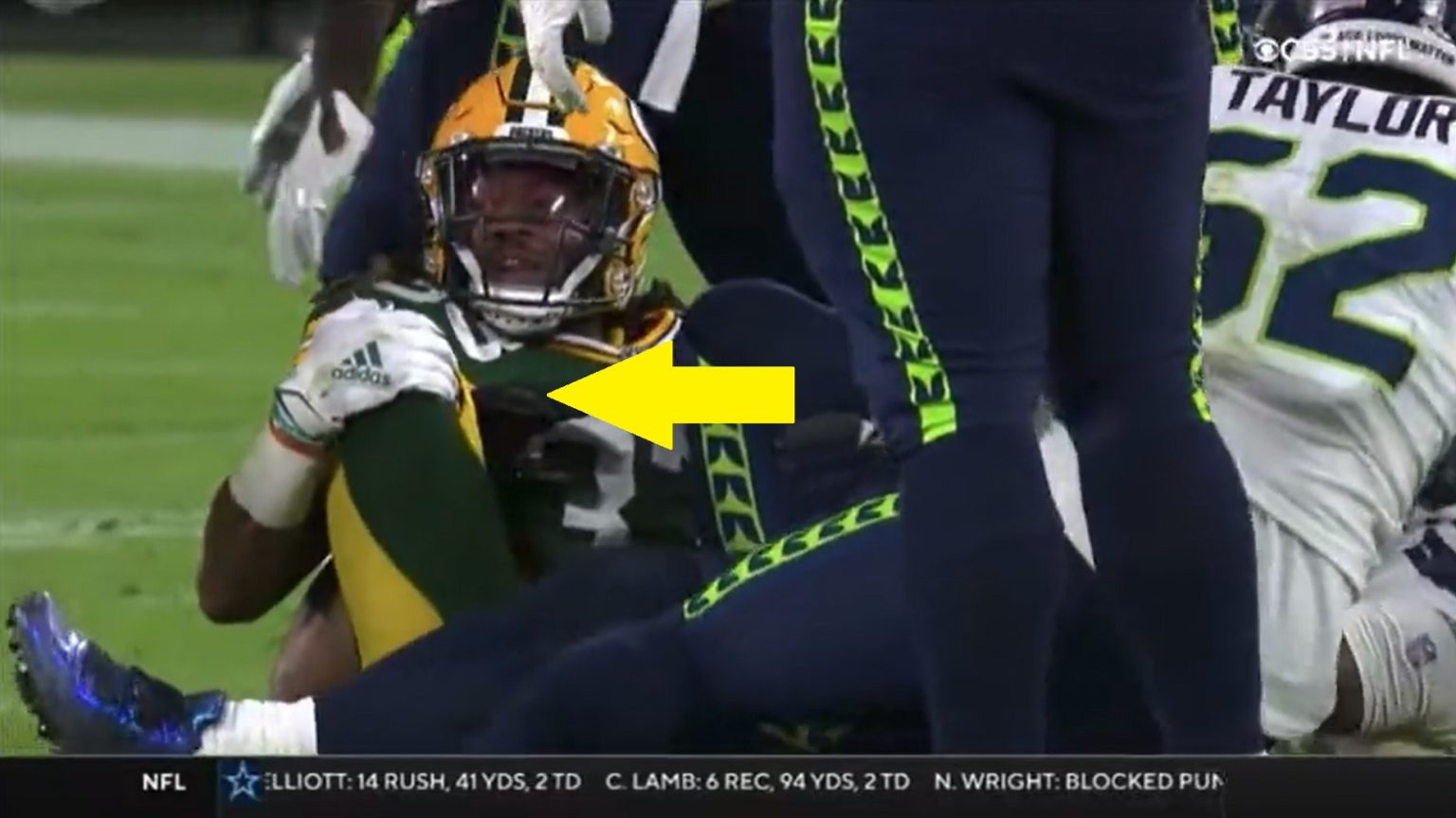 Aaron Jones Leaves Game With Potentially Significant Knee Injury