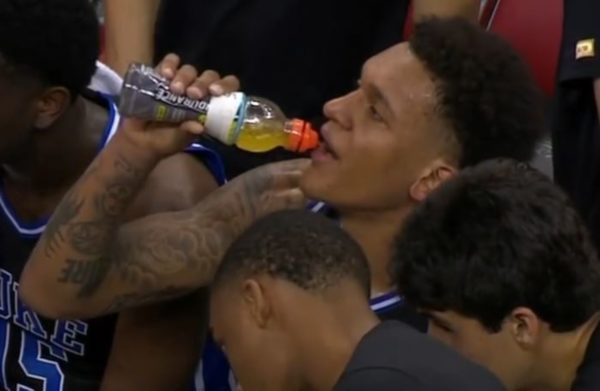 Paolo Banchero staying hydrated