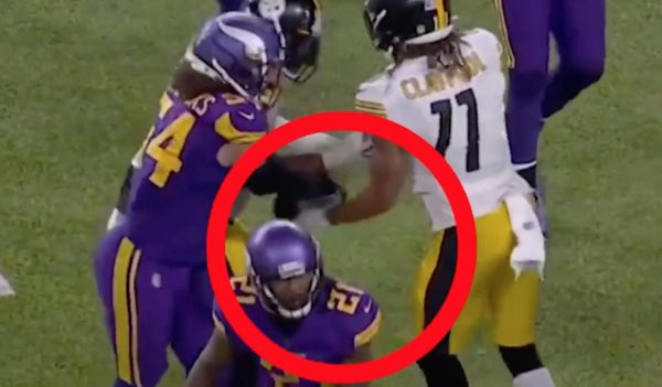 Eric Kendricks swats at Chase Claypool