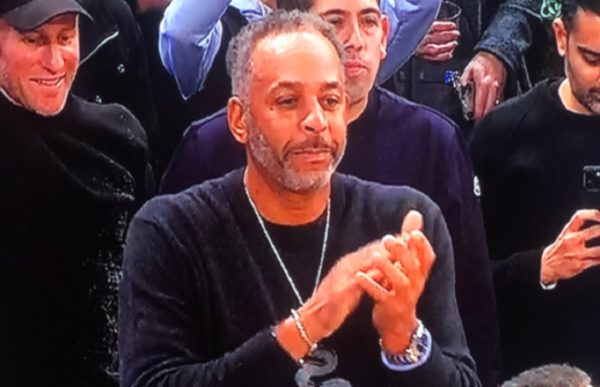 Dell Curry claps