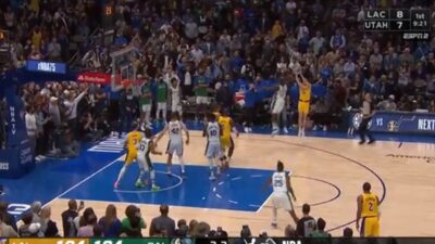 Austin Reaves shoots the ball