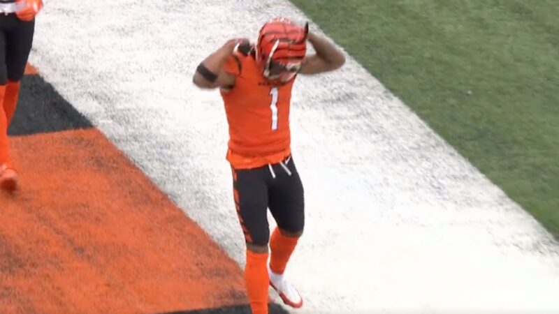 Ja'Marr Chase dances in the end zone