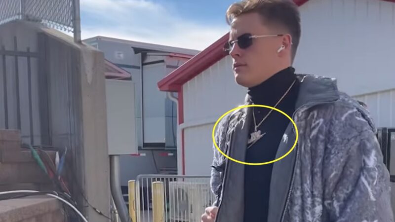 Joe Burrow wears a custom gold chain