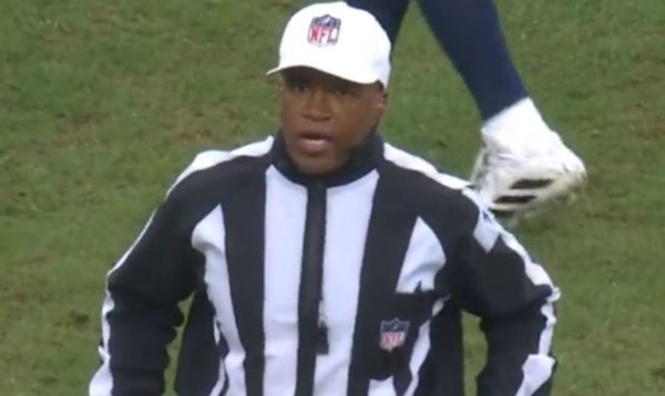 NFL ref Shawn Smith making a cal