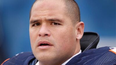 Olin Kreutz looking on