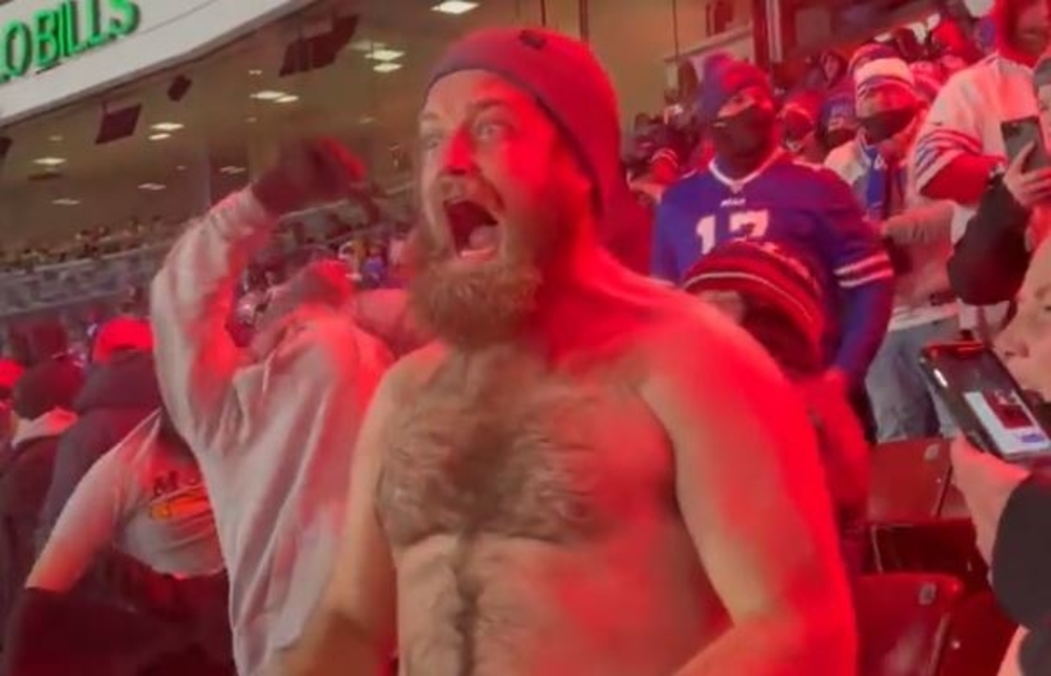 Ryan Fitzpatrick braves cold, goes shirtless with Bills Mafia