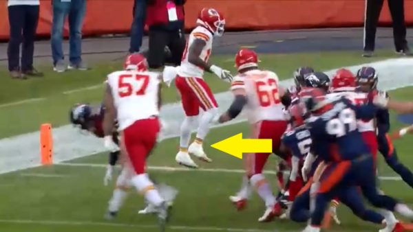 Tyreek Hill limping